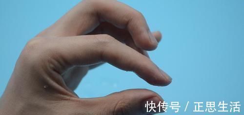 手指被502胶水粘住怎么办？学会这诀窍，胶水立马融化，太实用了