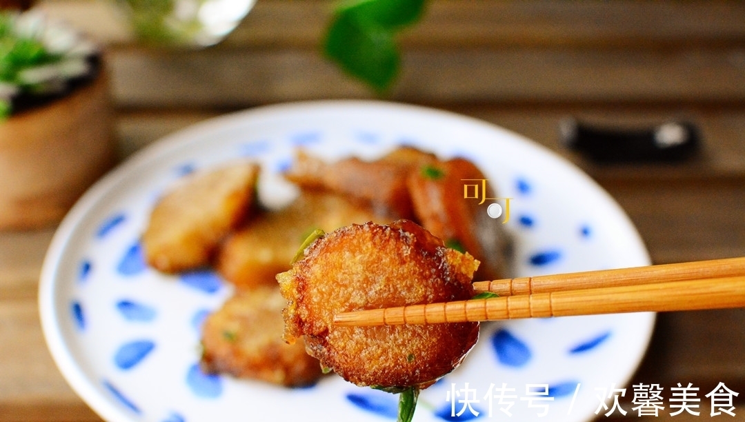 粽子|粽子别再蘸糖吃，换个法子炒一炒，金黄酥脆，包你家里粽子不够吃