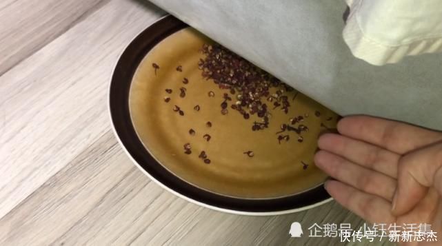 不管家里有没有钱,抓紧在床底撒一把花椒,好多人不懂,早知早好