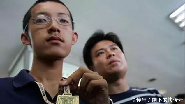 击败德国天才的中国天才,多年后做了和尚,德国选手获“诺奖”