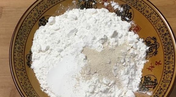 香菇|老阿姨手把手教您在家蒸包子，3个小诀窍，包子又白又松软