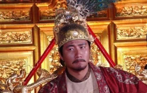 朱元璋|朱元璋下令处死一品大臣,大臣急忙掏出免死金牌,皇帝大笑:看看背面!