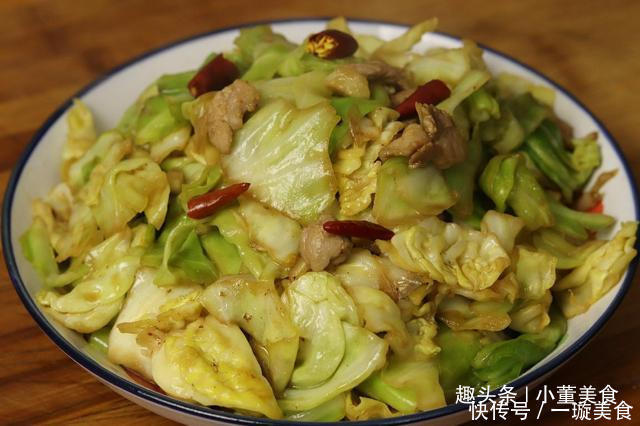 手撕包菜的正确做法,炒之前多加这1步,包菜鲜香脆嫩更入味