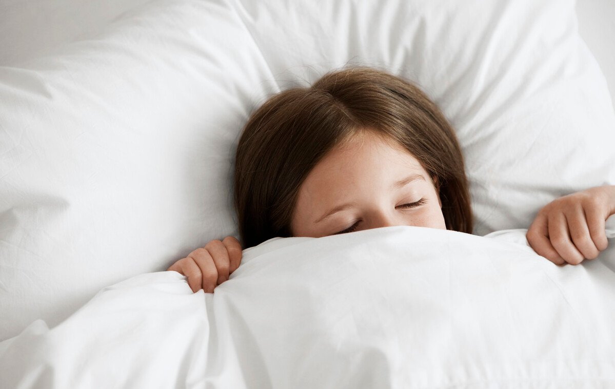 睡觉时有这三种姿势的娃，一般喜欢发脾气，不改或影响健康