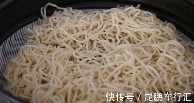食用油|爱吃面条的收藏了,不用水煮,这做法不常见,保证吃一次忘不了