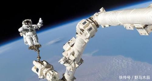 火箭发动机 在太空行走时,如果宇航员不小心掉落工具会发生什么?