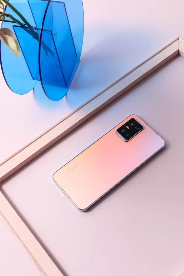 该机|大片级自拍质感！vivo S10 Pro实测外观、自拍全面升级