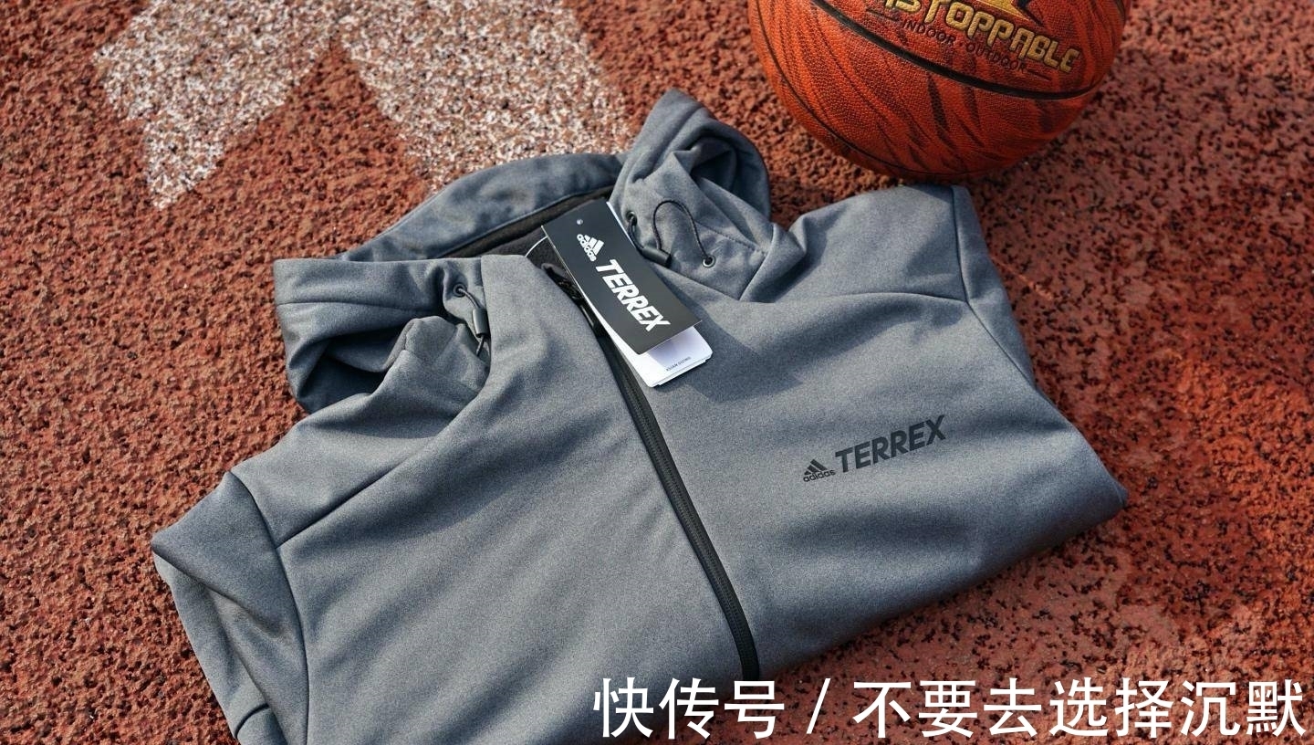 adidas 户外服饰的颜值担当，adidas TERREX连帽夹克外套上手体验