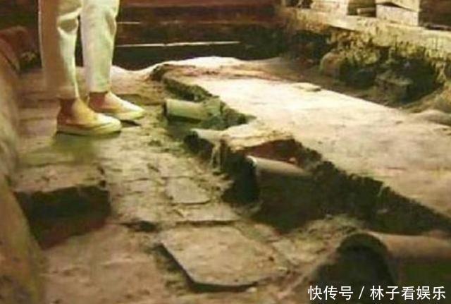 故宫养心殿为何常年潮湿?专家撬开地砖后,发现其中奥秘