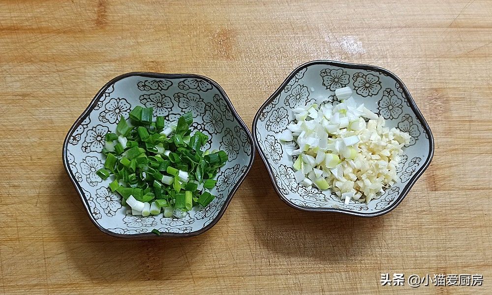 教你白菜豆腐汤的做法，成菜汤白味浓比吃肉还过瘾，制作还简单
