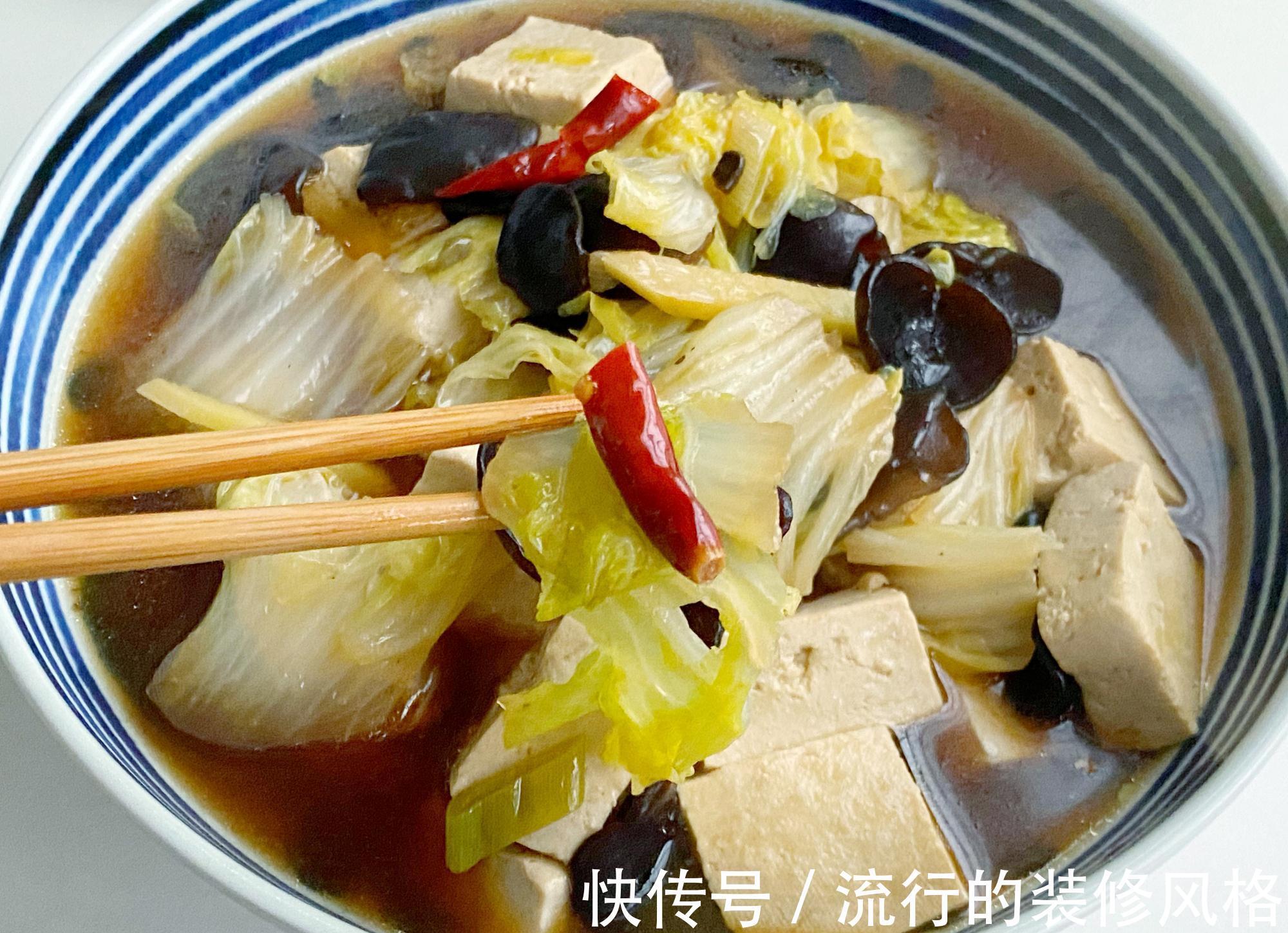 白菜豆腐煲怎么做好吃?先放豆腐还是放白菜?简单2步入味又好吃