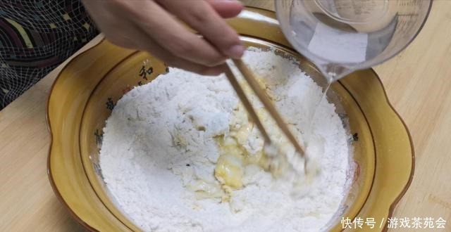 爱吃发面烙饼的收藏了,试试这样做,非常好吃,我家一周吃好几次!