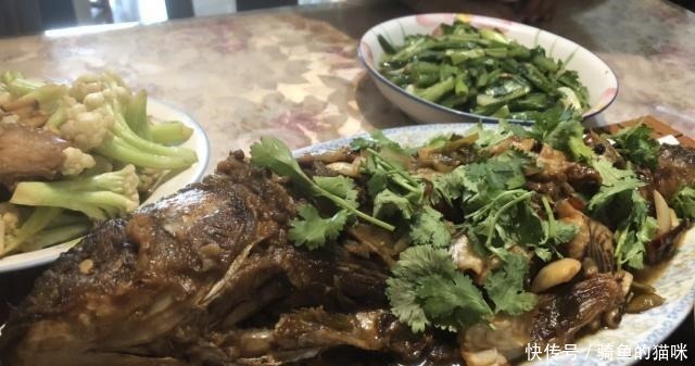 周末朋友聚会,六菜一汤的午餐,简单的家常菜,实惠又好吃!