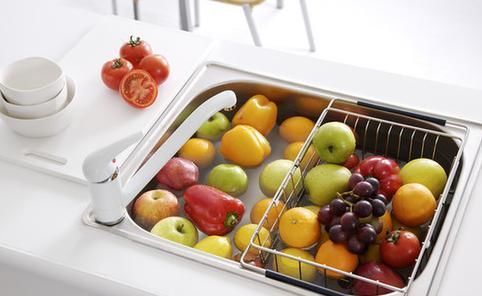 些水果|洗水果别只会用水洗,不妨加点“它”,洗得更干净,吃着更放心