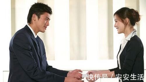 审美观|整成网红的韩安冉，与女儿对比，网友：女儿好看多了