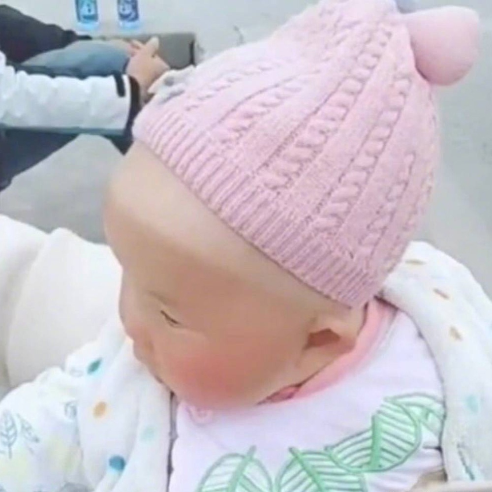 宝妈带着孩子学车,半个月后孩子摘下帽子教练都笑喷