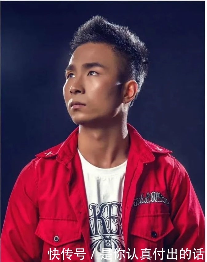 90后小伙把爱好当事业,曾从设计师变舞者,如今拥有600平米场地用于街舞教学!