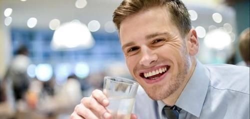 男性|男性过了55岁要管住嘴,6种食物尽量少吃,以免给长寿“筑坎”