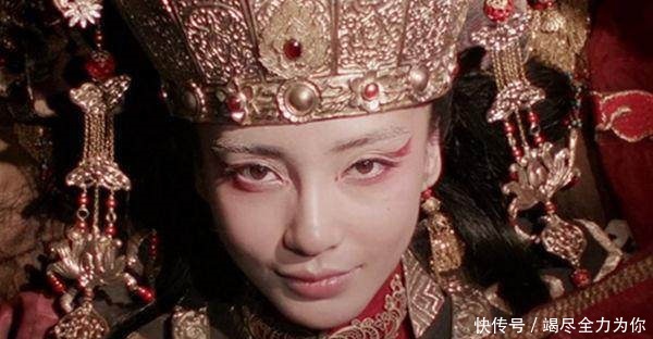 千年古墓出土神秘蒙面公主,揭开衣服后,专家大喊快跑!