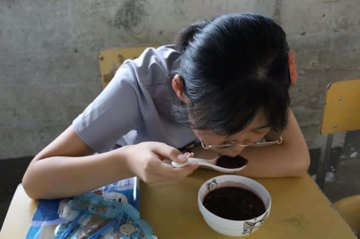 初级中学|安庆师大学生变身“小厨师”为乡村留守儿童做“爱心早餐”