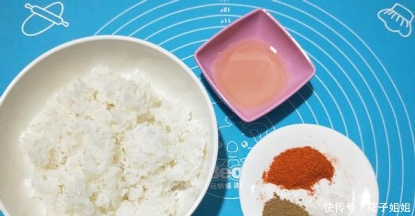 把鸡蛋打进剩米饭里,学会这新吃法,越吃越上瘾,上桌就抢光