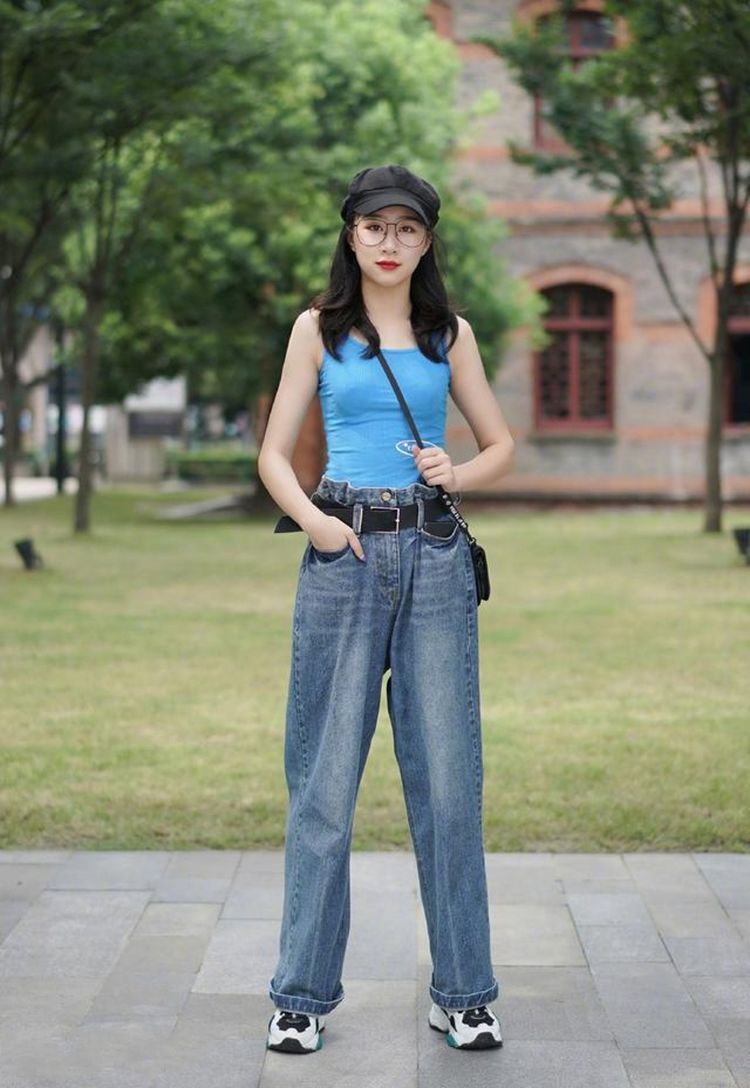 v领|街拍时尚：高跟鞋搭配旗袍，让东方女性显得更知性迷人