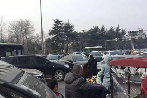 中年|保定一景区，大年初一就“人满为患”，很多人堵车两小时才到达！