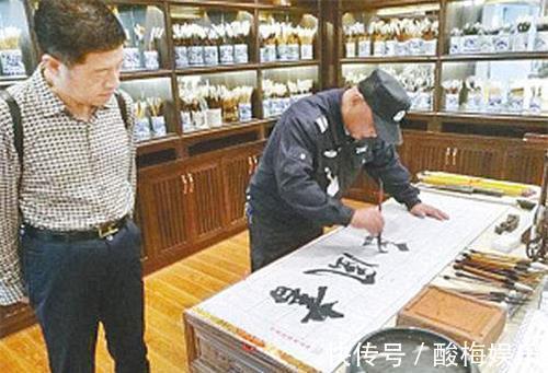 楷书$保安大叔许一飞，写废2000支毛笔后荣获兰亭奖，网友高手在民间
