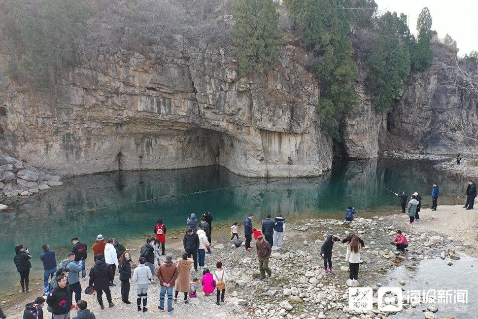 济南：山村一潭碧水犹似小桂林 成游客打卡地