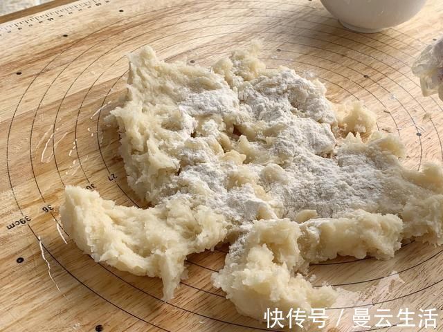酥脆|油炸糕怎样做酥脆鼓大泡？掌握两个小技巧，各个空心不开裂