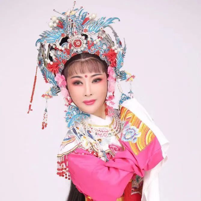 老板娘|天台老板娘痴心一片醉梨园, 苦学越剧旦角六大流派!