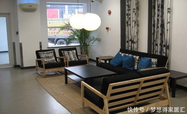 地板|越来越多人地面不铺瓷砖地板,浪费钱!现在潮流这种,实用又美观