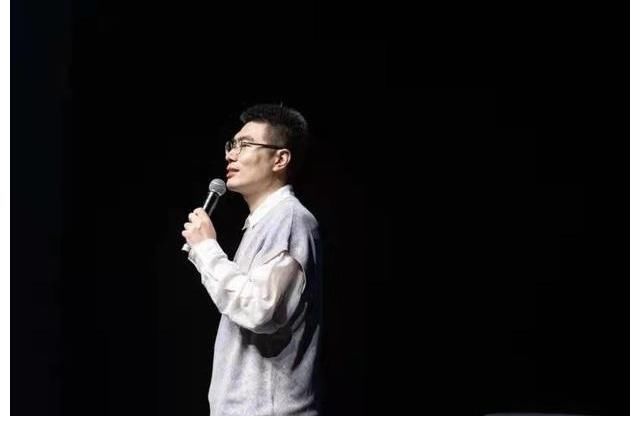 冠军|脱口秀年度冠军诞生了，不愧是“天花板”，周老板真是实至名归