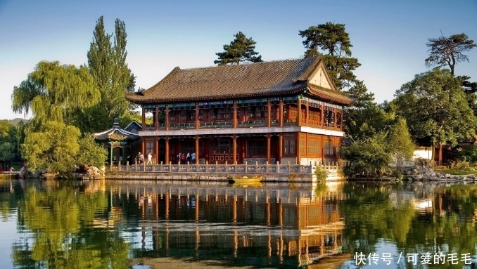 文字|康熙故意错写一字,300多年没人改动,如今还挂在避暑山庄的门上