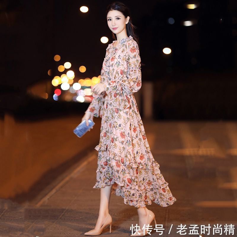 娃娃领 三月初春,建议打扮的漂漂亮亮!“法式”A字裙+平鞋,惊艳迷人