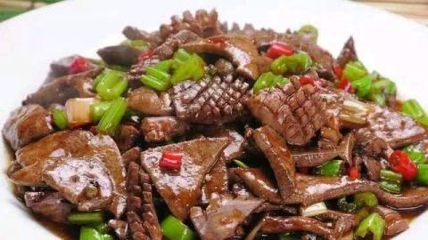 美食推荐：西红柿烧茄子，清炒牛肉，爆炒肉皮，肝腰合炒的做法