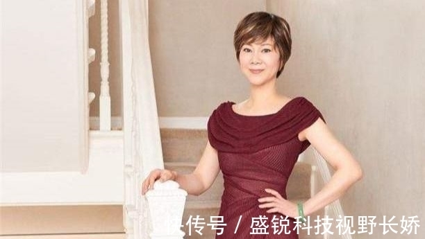 金牌|乒坛一姐烟酒不离身，获得了59枚金牌，再婚被宠成少女，这是谁？