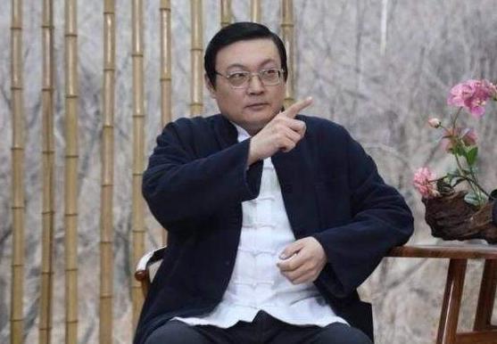 所有节目被停播,“央视名嘴”梁宏达无奈退圈,网友们却拍手叫好