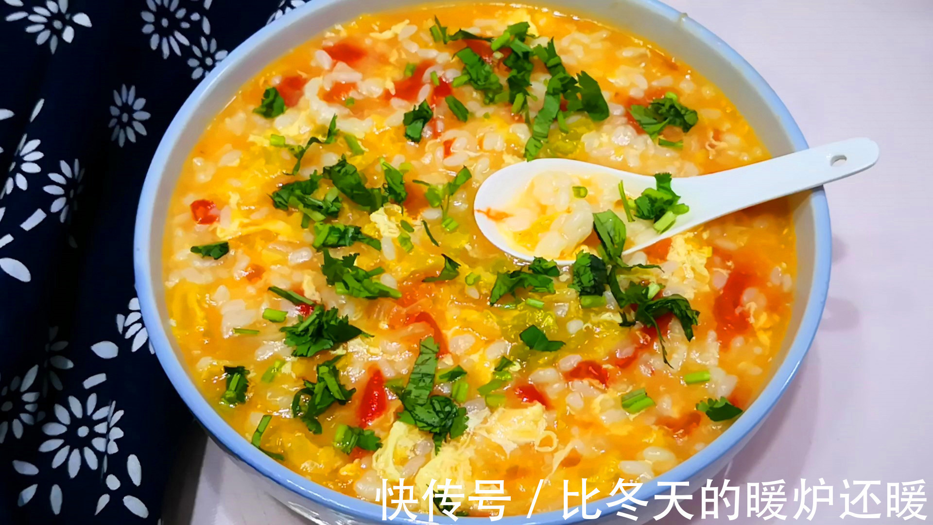 做疙瘩汤别加水搅了，教你一招，疙瘩又小又均匀，好吃好喝好消化