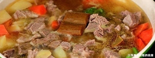 炒土豆丝,千万不要直接炒,2个小诀窍,土豆丝香辣脆爽,超好吃