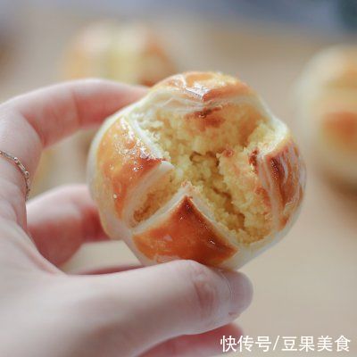 掉渣|美味调剂生活，酥到掉渣～椰蓉开口酥不可错过