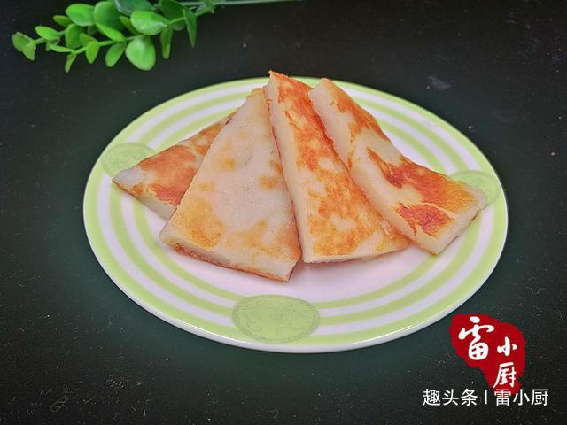 这饼又香又糯,在锅边就吃掉3个,比南瓜饼好吃太多!