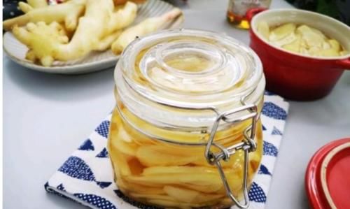 烧鸡|美食精选:凉拌金针菇,黄瓜烧鸡丁,糖醋仔姜,五香杏鲍菇肉饼的做法