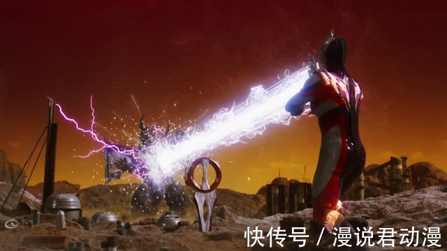 卡尔蜜拉|特利迦奥特曼01：卡尔蜜拉和哥尔巴实力太弱，二打一不敌特利迦