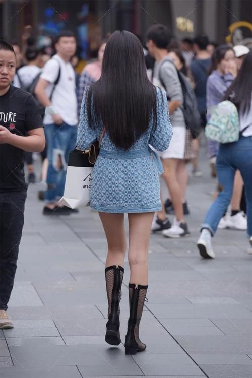 牛仔|独特设计，牛仔外套穿上很有气质，配黑色的靴子穿很帅气！