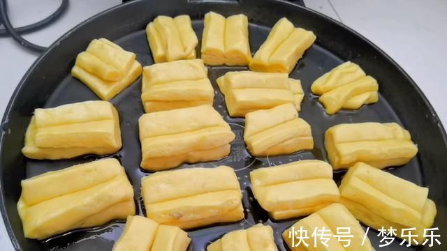 吃了20多年红薯,头一次知道这种做法,盖子一揭开直流口水,真香