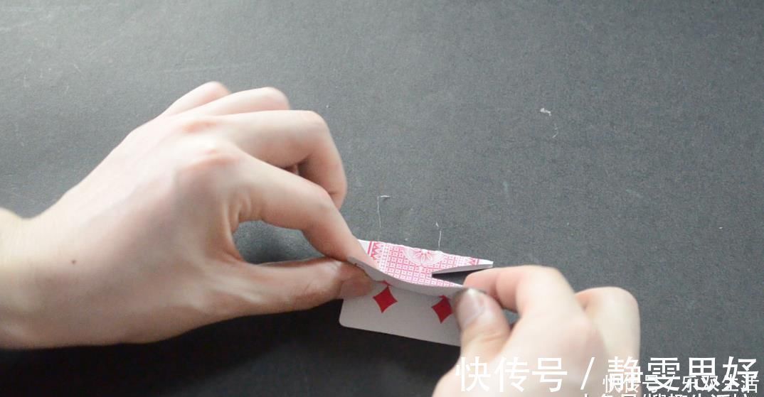 用处|用旧的扑克牌别再扔了, 剪几刀, 粘在厨房里超实用, 人人见了都夸好