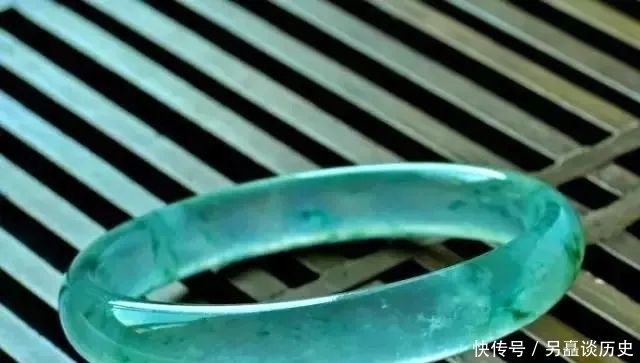 宋美龄|宋美龄一生痴迷的两只手镯,单品价值早已过亿