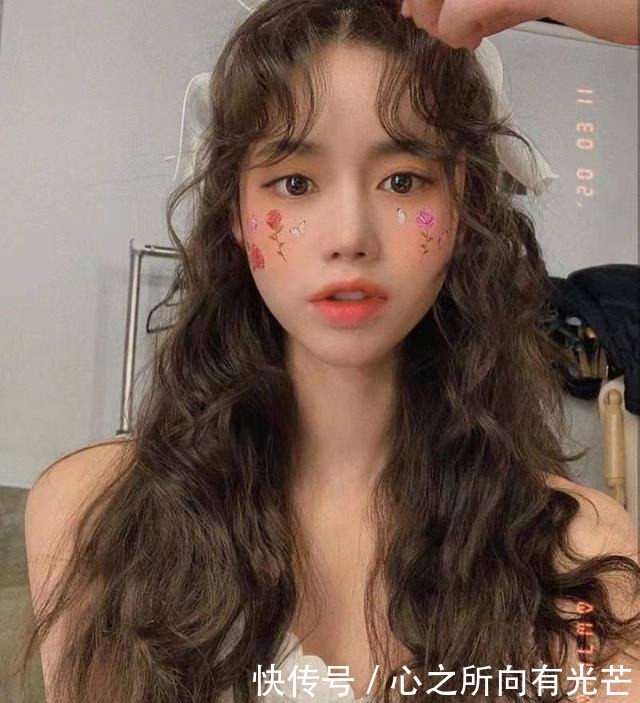 保湿|烫了小卷发型,用弹力素还是泡沫发蜡好一个塑形好一个保湿好