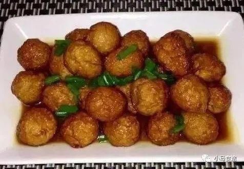 精选虎皮鹌鹑蛋、蒜拌茄子、油炸小鱼、皮蛋豆腐几道川味凉菜做法